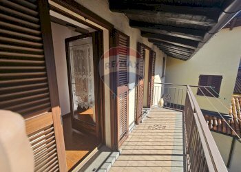 Balcone secondo piano - Appartamento via lavatoio
 
1, Comerio - foto 18