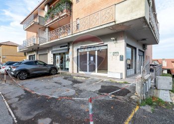 Edificio all\'aperto - Locale Commerciale Via Antonio Gramsci
 
100, Monterotondo - foto 2