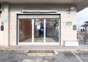 Edificio all\'aperto - Locale Commerciale Via Antonio Gramsci
 
100, Monterotondo - foto 4