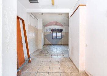 Hall / corridoio - Locale Commerciale Via Antonio Gramsci
 
100, Monterotondo - foto 11