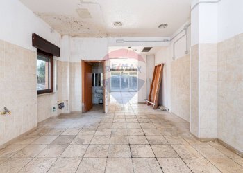 Ricezione / Lobby - Locale Commerciale Via Antonio Gramsci
 
100, Monterotondo - foto 14