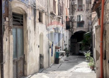 Edificio all\'aperto - Casa semi indipendente VIA DANIELE
 
9, Catania - foto 18