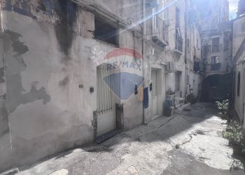 Edificio all\'aperto - Casa semi indipendente VIA DANIELE
 
9, Catania - foto 16