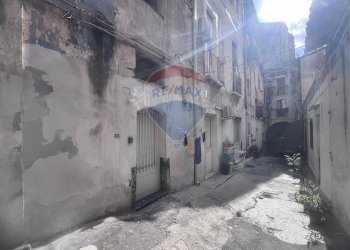 Edificio all\'aperto - Casa semi indipendente VIA DANIELE
 
9, Catania - foto 19