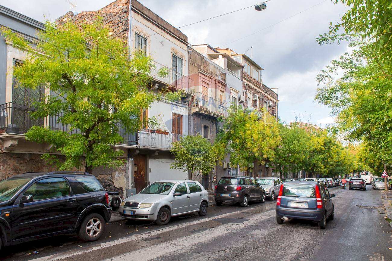 Edificio all\'aperto - Bilocale Via Plebiscito
 
785, Catania - foto 3