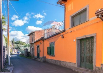 Ingresso su strada - Casa indipendente via nicolosi
 
8, Ragalna - foto 2