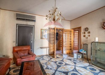 Soggiorno - Appartamento Via Roma
 
321, Caltagirone - foto 11