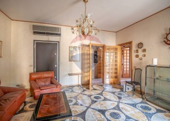 Soggiorno - Appartamento Via Roma
 
321, Caltagirone - foto 13