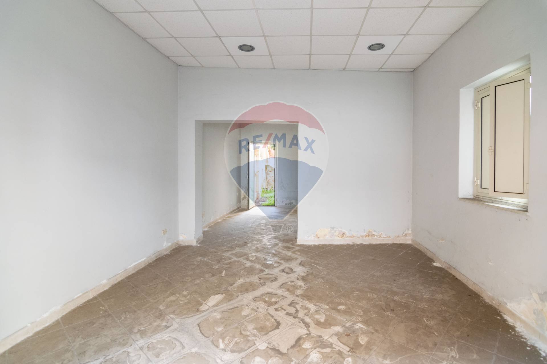 Stanza vuota - Locale Commerciale Via Etna
 
9, San Giovanni la Punta - foto 1