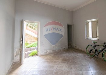 Stanza vuota - Locale Commerciale Via Etna
 
9, San Giovanni la Punta - foto 8