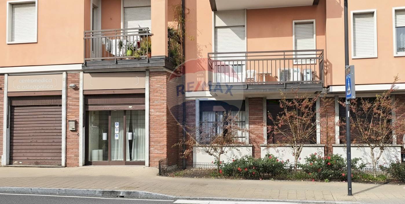 Edificio all\'aperto - Office Viale Verdi
 
105, Merate - photo 2