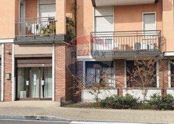 Edificio all\'aperto - Ufficio Viale Verdi
 
105, Merate - foto 1