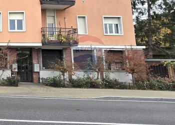 Edificio all\'aperto - Ufficio Merate - foto 1