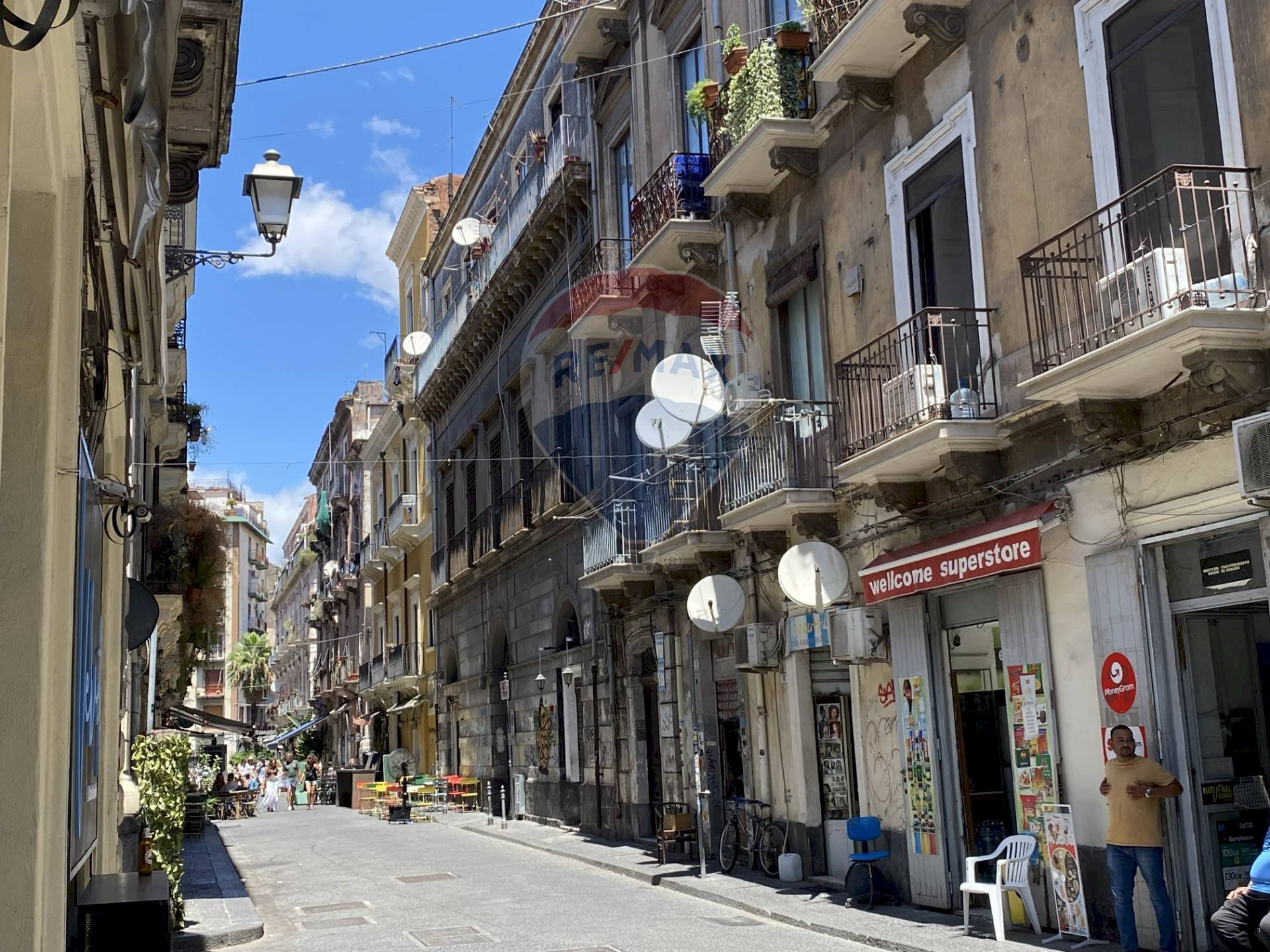 Edificio all\'aperto - Locale Commerciale Via Gemmellaro
 
10, Catania - foto 1