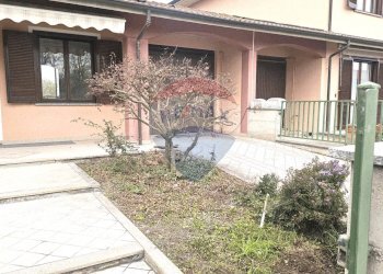 Casa all\'aperto - Casa semi indipendente Via Arturo Toscanini
 
64, Sannazzaro de' Burgondi - foto 2