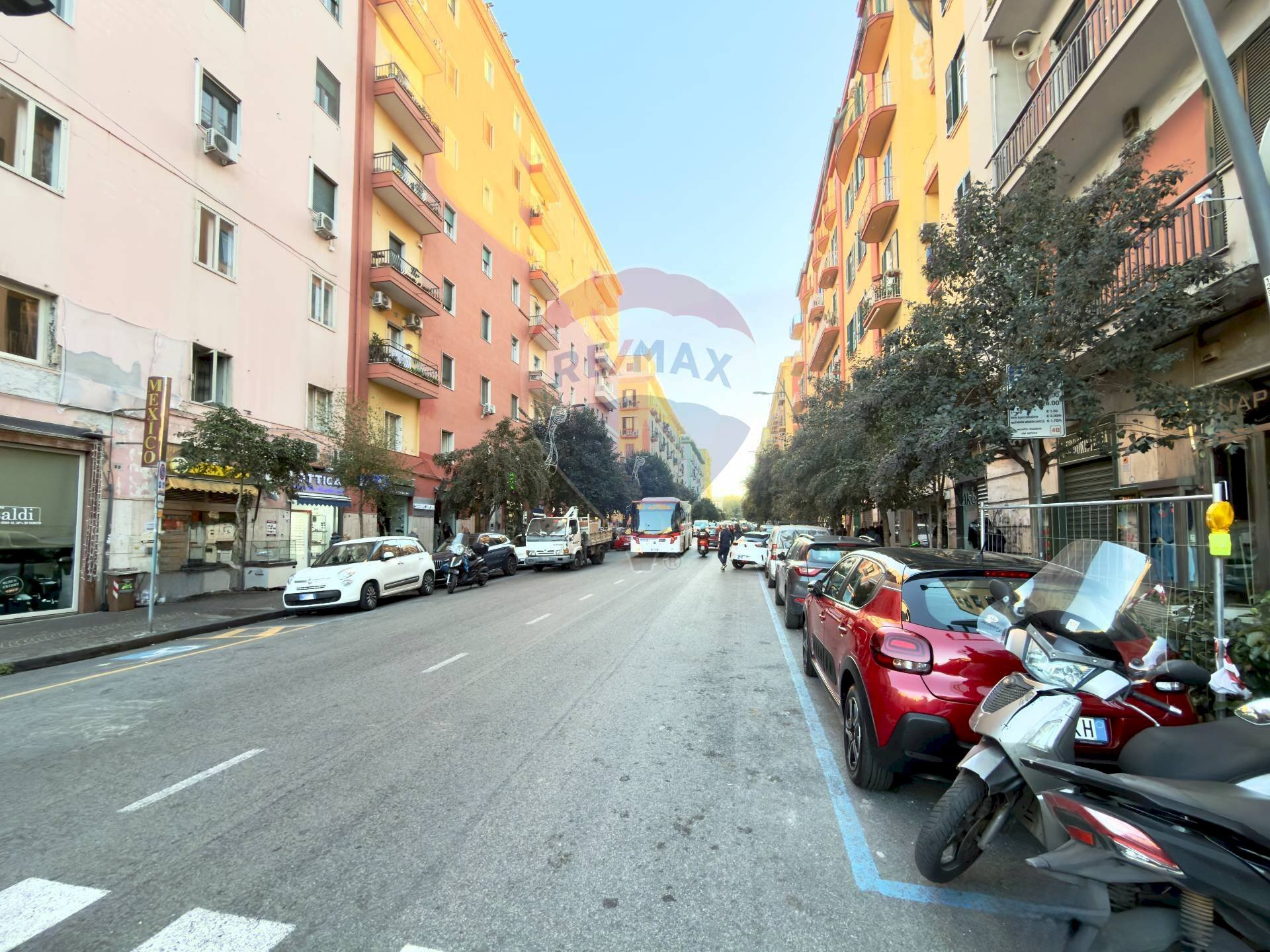 Edificio all\'aperto - Attività Commerciale Via Tino Di Camaino, Napoli - foto 2