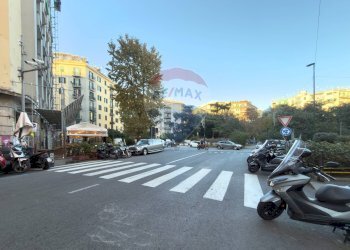 Edificio all\'aperto - Attività Commerciale Via Tino Di Camaino, Napoli - foto 3