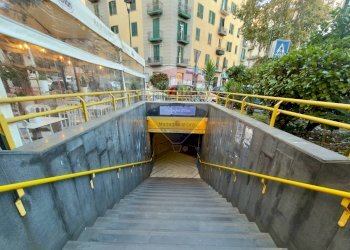 Balcone - Attività Commerciale Via Tino Di Camaino, Napoli - foto 4