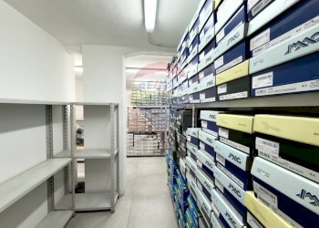 Dispensa di stoccaggio - Attività Commerciale Via Tino Di Camaino, Napoli - foto 10