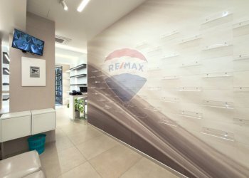 Ricezione / Lobby - Attività Commerciale Via Tino Di Camaino, Napoli - foto 11