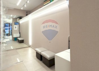 Ricezione / Lobby - Attività Commerciale Via Tino Di Camaino, Napoli - foto 12