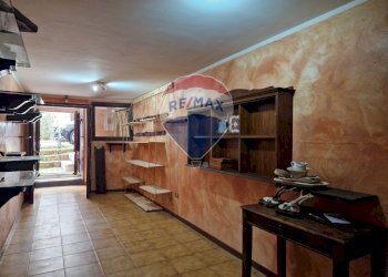 Hall / corridoio - Negozio Corso Roma
 
34, Pescocostanzo - foto 10