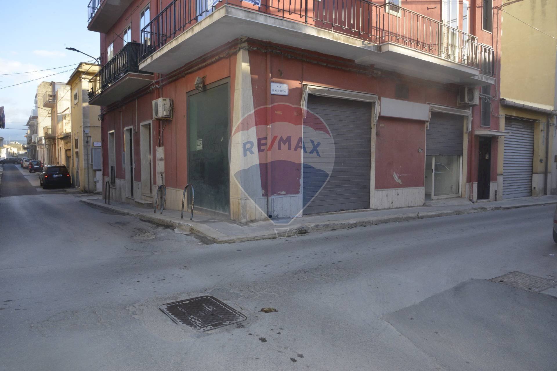 Edificio all\'aperto - Locale Commerciale Via Ruggero Settimo
 
202/204, Vittoria - foto 2