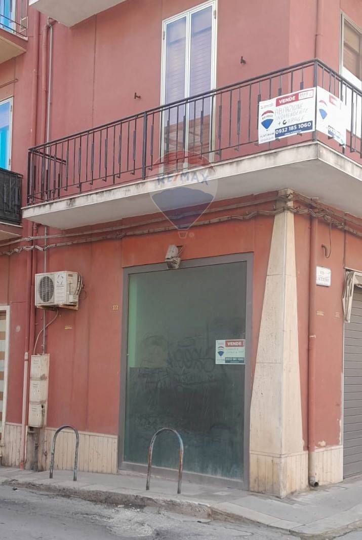 Edificio all\'aperto - Locale Commerciale Via Ruggero Settimo
 
202/204, Vittoria - foto 1