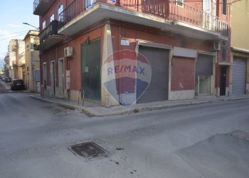 Edificio all\'aperto - Locale Commerciale Via Ruggero Settimo
202/204, Vittoria - foto 2