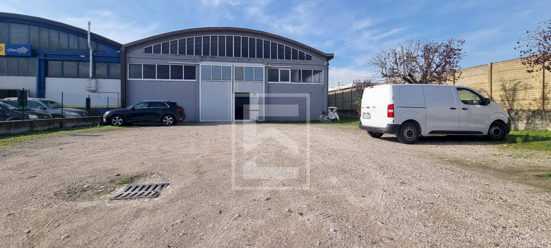 Foto 2 - Capannone strada mantova
 
60, Marmirolo - foto 2