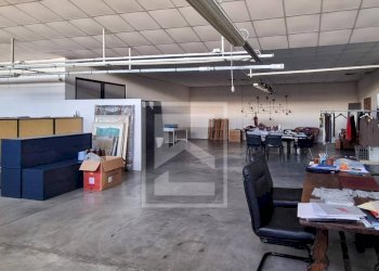 Foto 6 - Capannone strada mantova
 
60, Marmirolo - foto 6