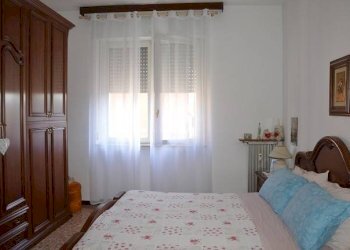 Camera da letto - Bilocale via Peschiera, 11/B, Cassano Magnago - foto 9