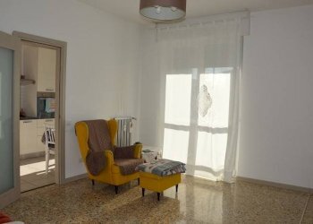 Camera da letto - Bilocale via Peschiera, 11/B, Cassano Magnago - foto 4