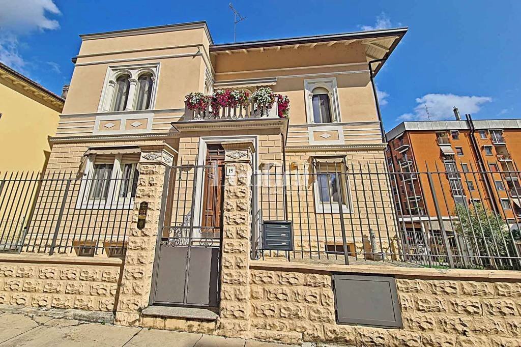 Facciata - Appartamento via Bligny, 15, Casale Monferrato - foto 1