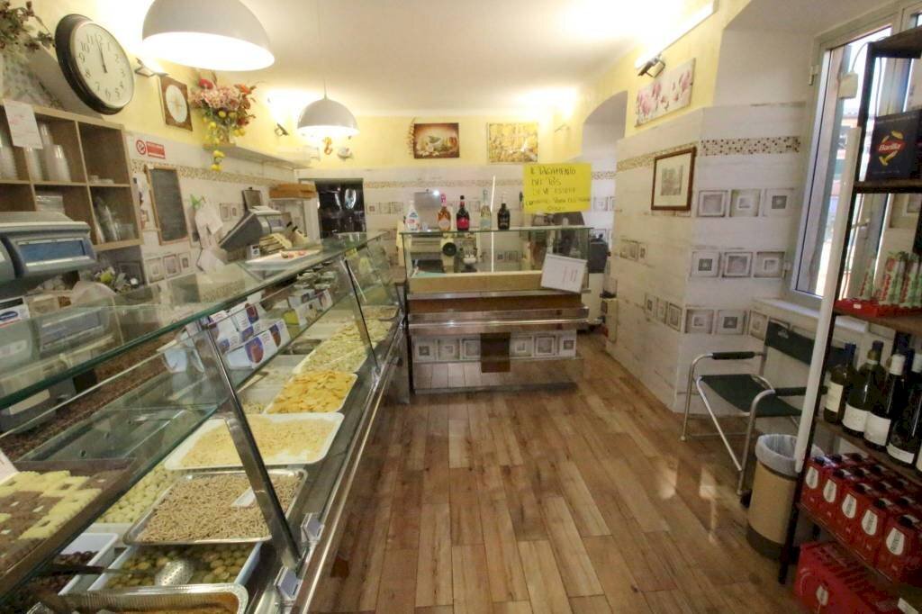 Interno non residenziale - Alimentari - Gastronomia via Cesare Airaghi, Genova (zona Prà) - foto 2