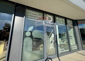 Balcone - Office PIAZZA DON SERGIO COLOMBO
 
5, Bergamo - photo 2