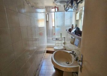 Bagno - Four-room apartment via del Piano, Empoli - photo 6