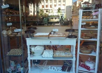 Interno non residenziale - Pasticceria Savona (zona Centro storico) - foto 7