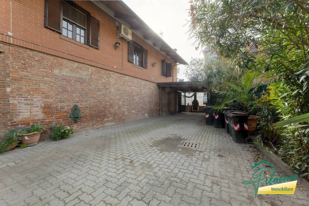 Cortile interno - Villa via Passo Buole, 73, Torino (zona Lingotto) - foto 3