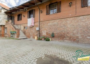 Facciata - Villa via Passo Buole, 73, Torino (zona Lingotto) - foto 2