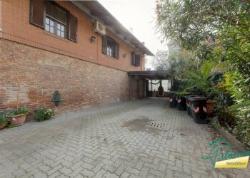 Cortile interno - Villa via Passo Buole, 73, Torino (zona Lingotto) - foto 3