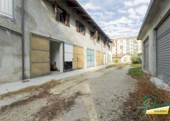 Cortile interno - Villa via Passo Buole, 73, Torino (zona Lingotto) - foto 34