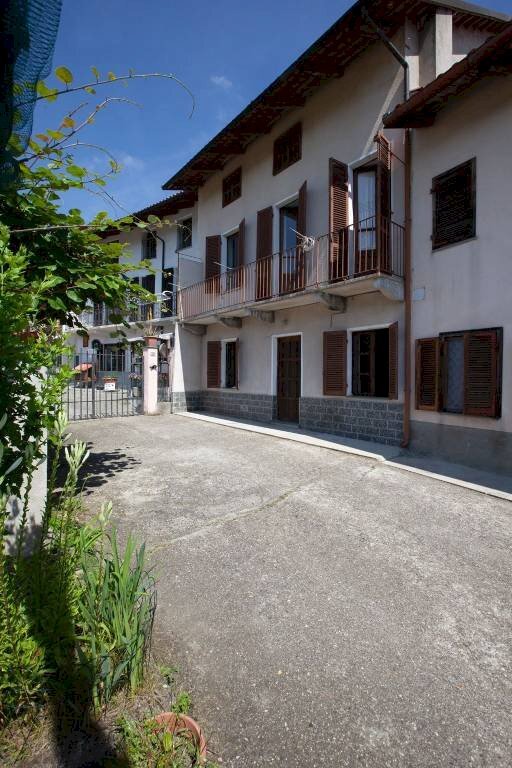 Facciata - Villa strada Serra, 18, Castagneto Po - foto 1