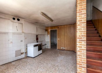 Cucina - Villa strada Serra, 18, Castagneto Po - foto 11