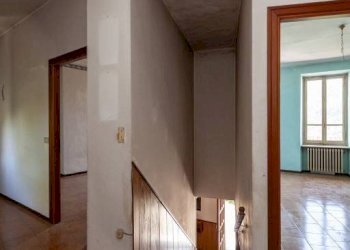 Disimpegno - Villa strada Serra, 18, Castagneto Po - photo 49