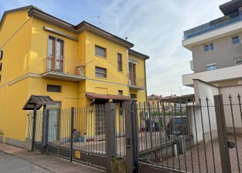 Facciata - Casa indipendente via Antonio Cederna, 47, Monza - foto 1