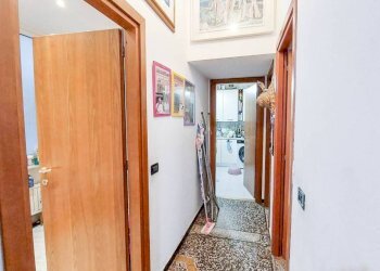 Corridoio - Quadrilocale via Giovanni Torti, Genova (zona Marassi) - foto 2