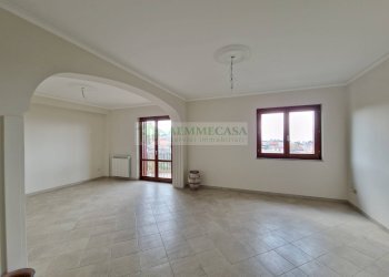 Foto 3 - Quadrilocale Via Angelina Damiani Lanza
 
26-28, Giarre - foto 2