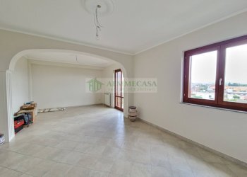 Foto 12 - Quadrilocale Via Angelina Damiani Lanza
 
26-28, Giarre - foto 11