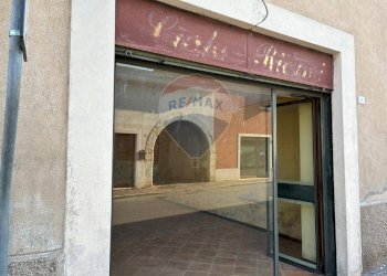 Edificio all\'aperto - Locale Commerciale via mazzini
 
8, Castenedolo - foto 3